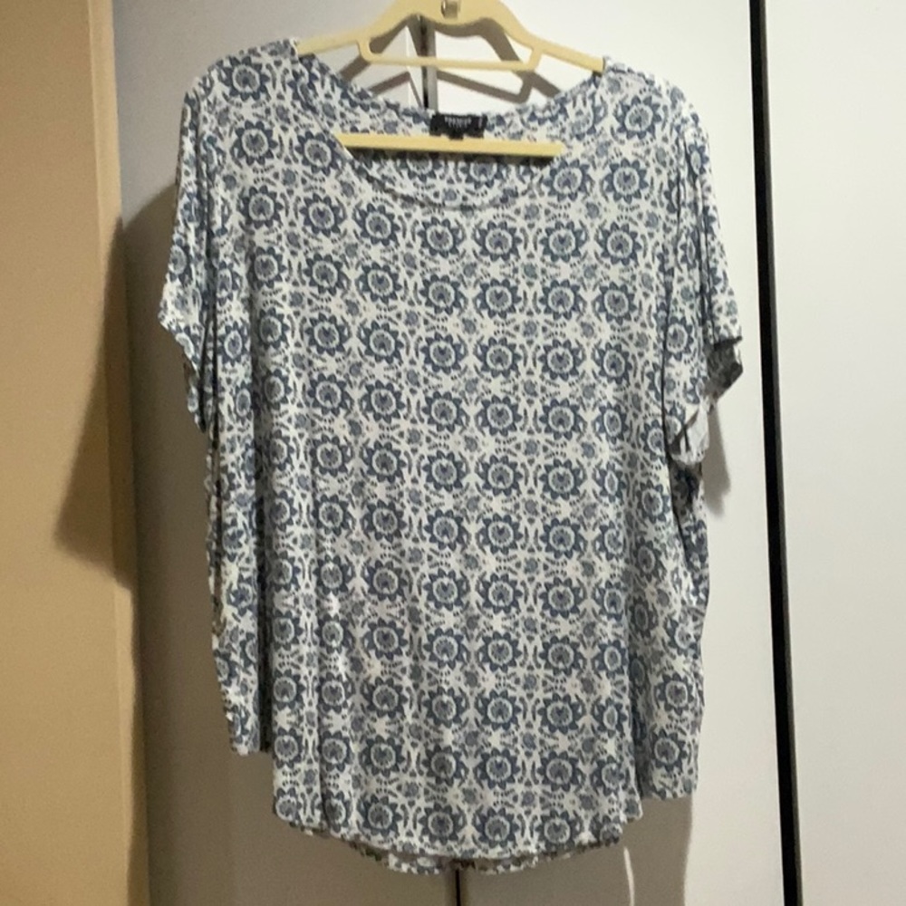Premise Short Sleeve Top - Size 2X